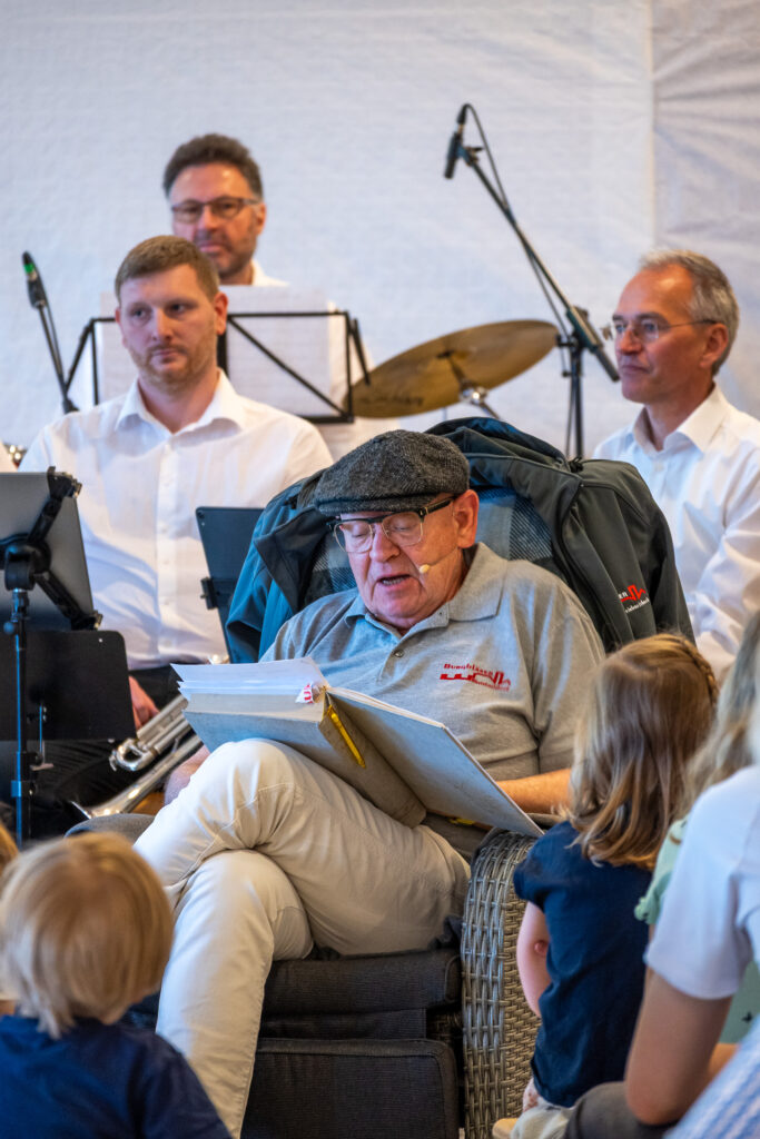 Rainer Novak liest die Geschichte von "Frozen - Die Eiskönigin" vor